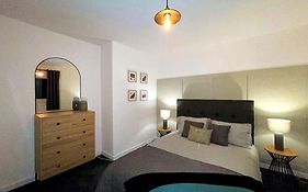 New Boutique 3 Bedroom Apartment In Hamilton